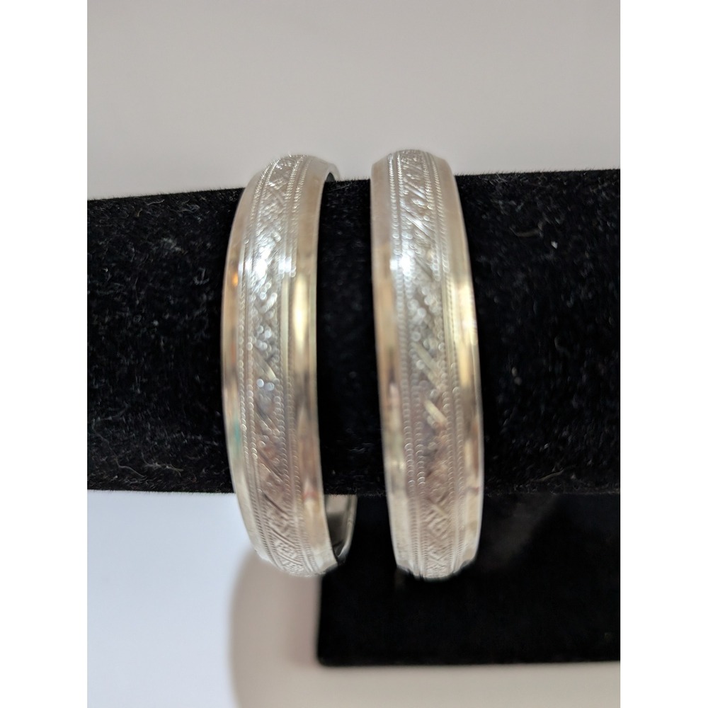 Vintage Etched Silver Tone Bangle Bracelet Set 8 Inch Circumference 2 Piece